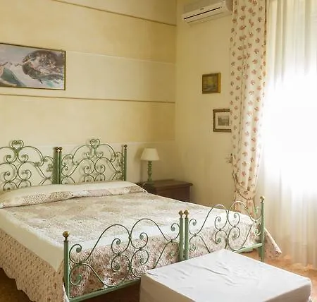 בית הארחה La Casa Di Ugo 3*