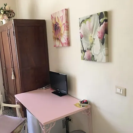 La Casa Di Ugo בית הארחה