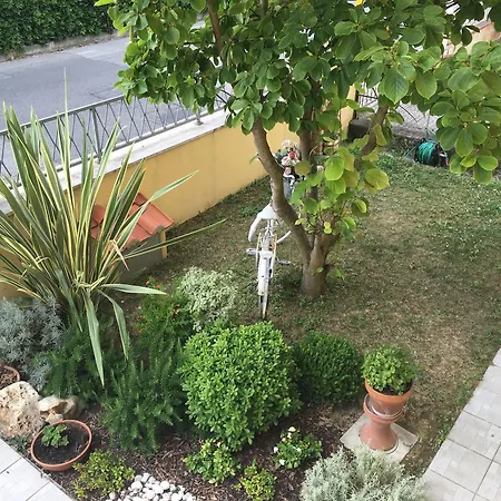בית הארחה La Casa Di Ugo 3*