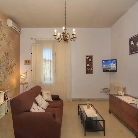 La Casa Di Ugo בית הארחה 3*