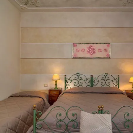 בית הארחה La Casa Di Ugo 3*