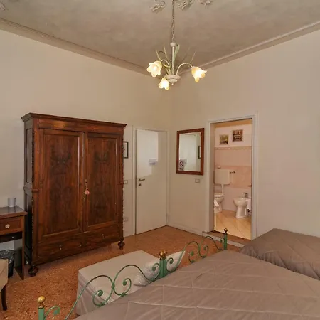 La Casa Di Ugo בית הארחה 3*