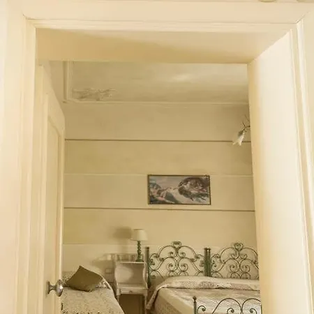 בית הארחה La Casa Di Ugo 3*