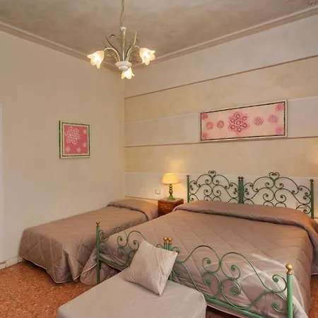 La Casa Di Ugo בית הארחה 3*