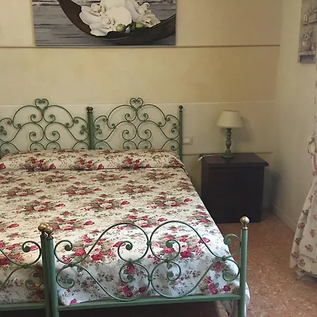 Guest house La Casa Di Ugo 3*