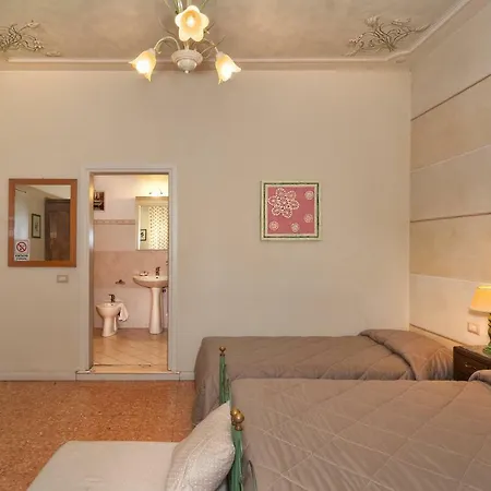 Guest house La Casa Di Ugo 3*